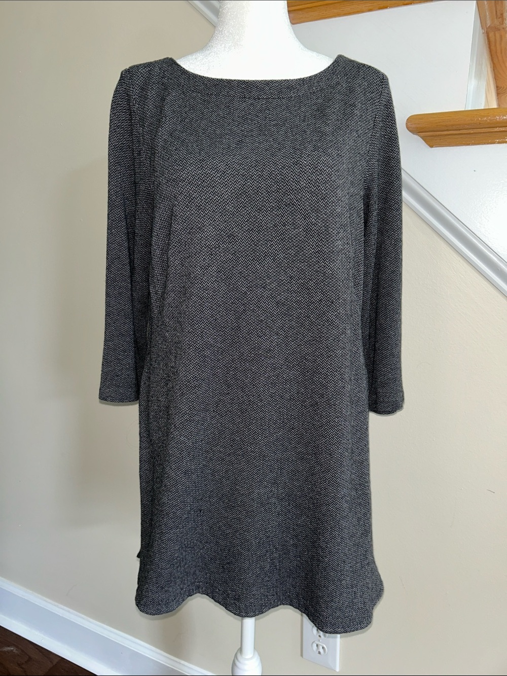 J. Jill Ponte Dark Gray Patterned Tunic Top. Viscose blend. 3/4 sleeves. Size S.